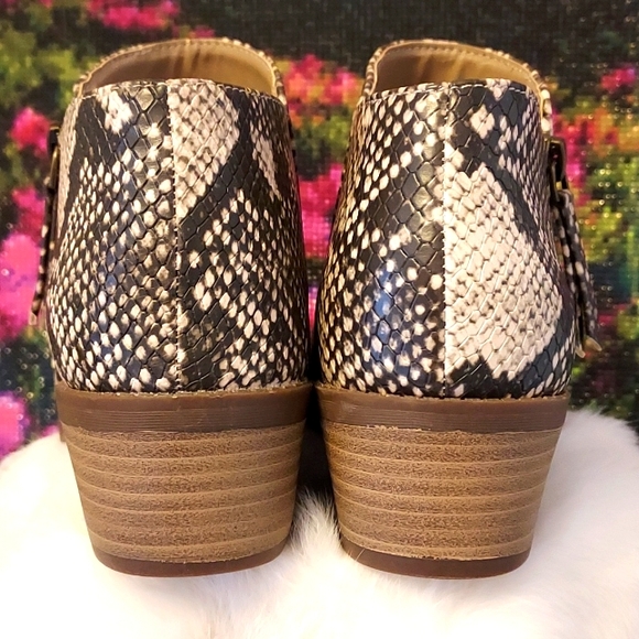 Womens Time and Tru Zipper Booties - Picture 9 of 13